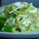 Салат с луком пореем